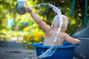 A água filtrada da torneira é segura para os bebés?